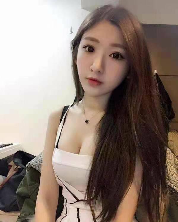 漂亮妹子颖儿服务好sao